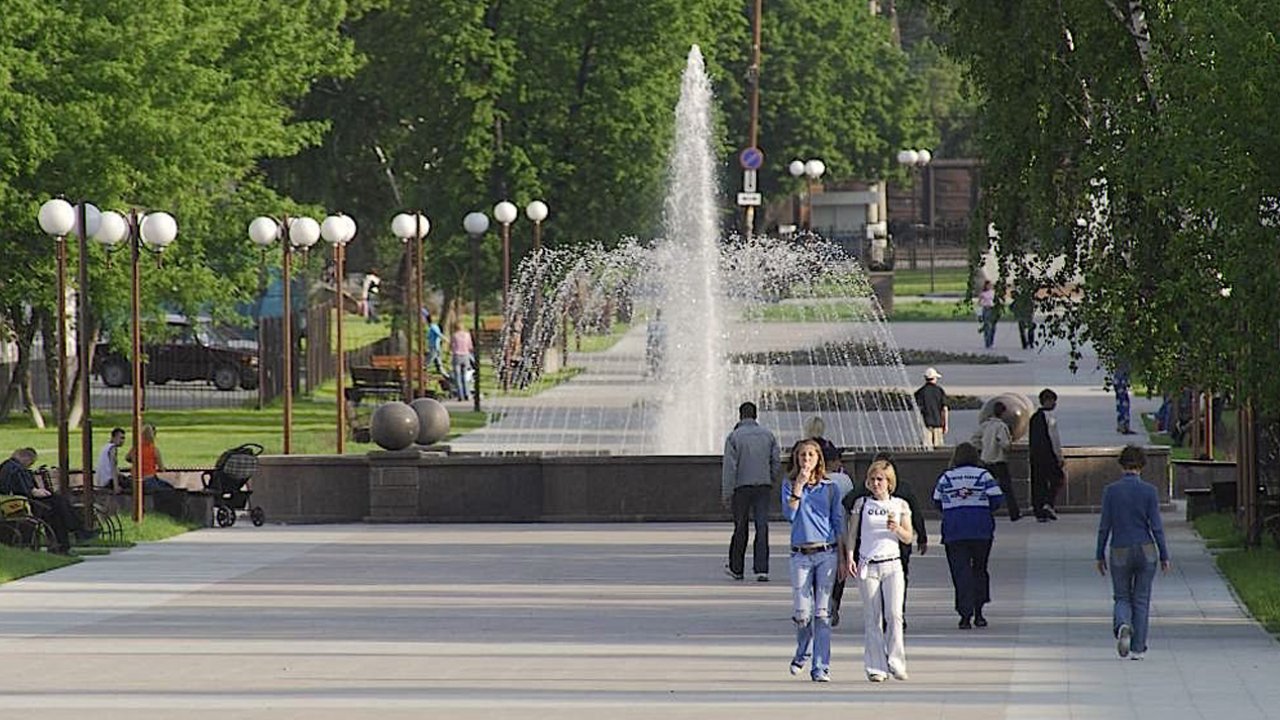 Тюмень заводоуковск. Заводоуковск Тюменская область. Заводоуковск Центральная площадь. Центральная площадь Заводоуковск Тюмень. Фонтан Заводоуковск.